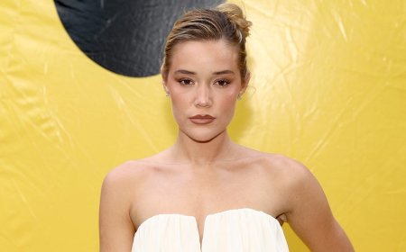 NFL star's rumored girlfriend reflects on 'pretty hard month' as QB's future comes into question