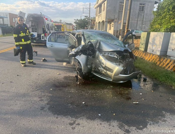 快訊／台東嚴重車禍！自小客車頭爛毀變形　2人一度受困命危