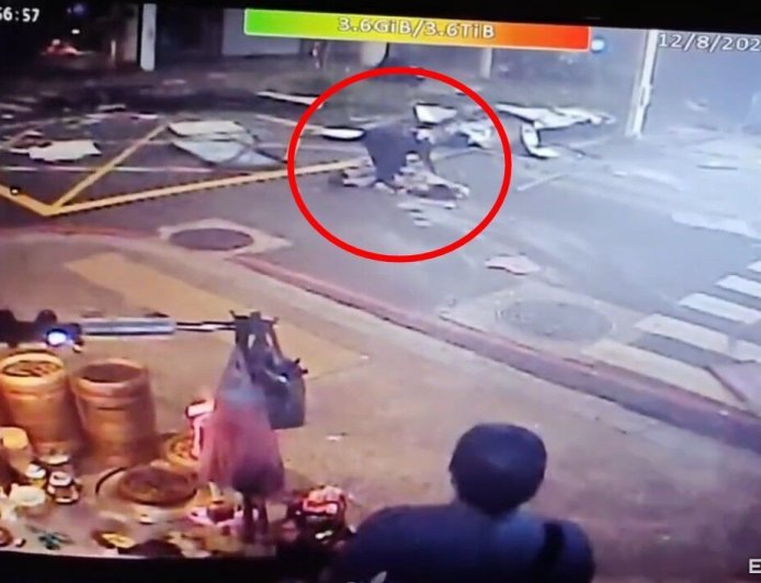 板橋氣爆驚悚瞬間！5人過馬路下秒滿地瘡痍　「1女滿臉血」躺地不起