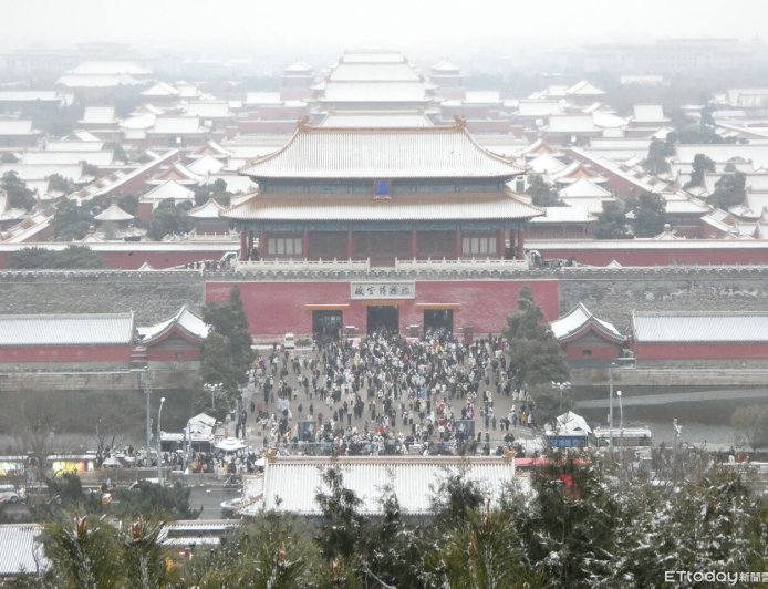 北京市區迎入冬初雪！　故宮秒成「銀白世界」超吸睛