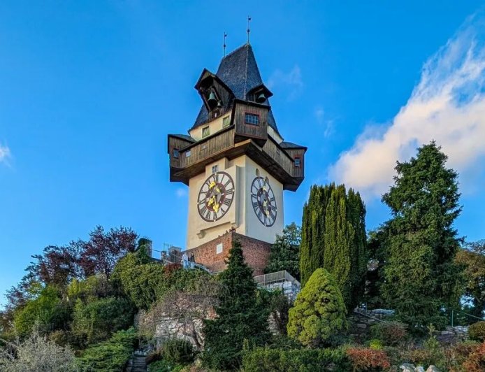 奧地利第二大城散步攻略！走進二戰隧道遺跡、花錢贖回的倖存地標