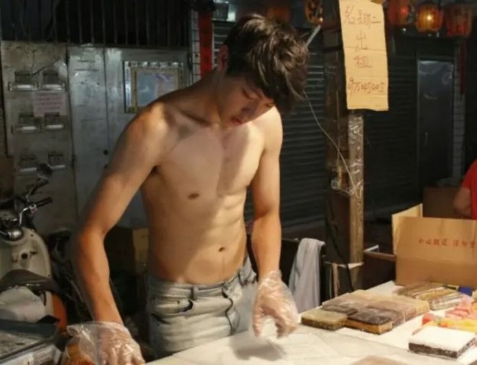 東湖「涼糕哥」裸身賣糕被封殺！原因曝光　1行為爆食安疑慮