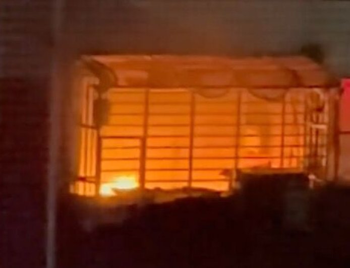 快訊／汐止知名社區深夜失火　烈燄吞噬5樓民宅