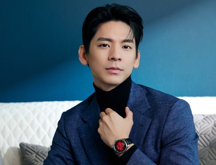 徐悲鴻《奔馬》躍上浪琴表　鍍金自動盤上奔馳