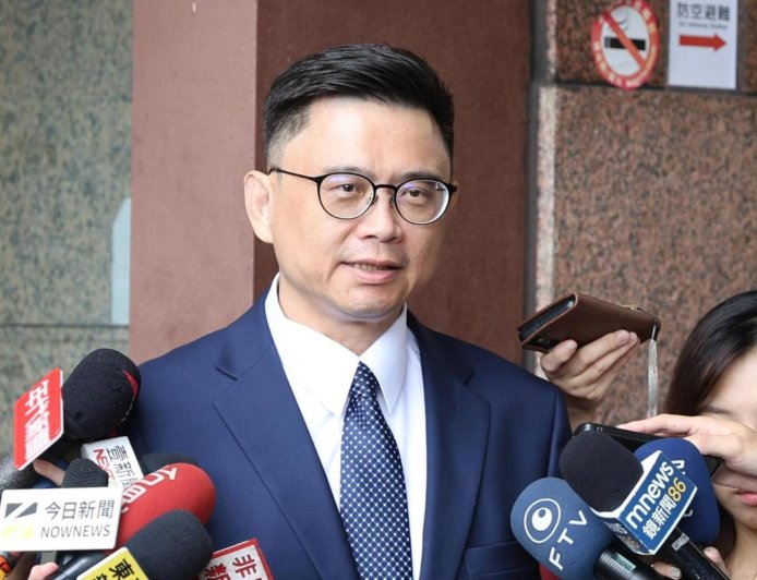 2026大選》賴瑞隆揮別小孩風波在民調拔得頭籌　林岱樺反獲藍白支持者青睞