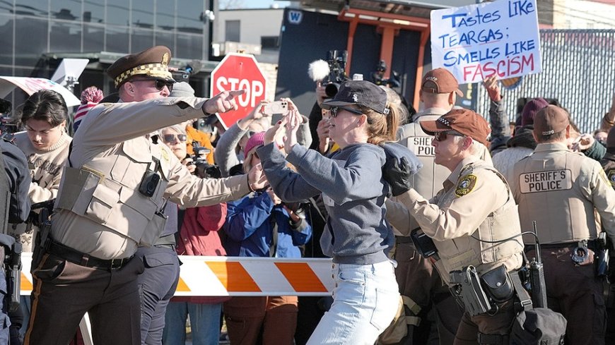 Dem-backed ‘dignity’ bill could strip ICE of detention powers, erase immigration enforcement, critics warn