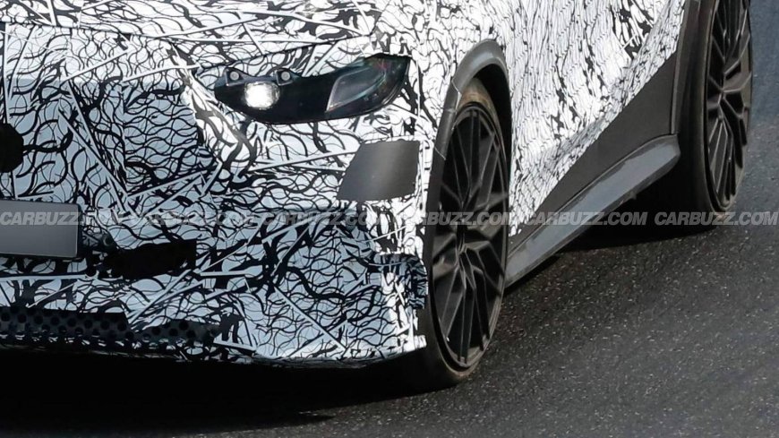 奔驰 AMG GLC 53 纯电 SUV 纽北测试：剑指宝马 iX3，宽轮拱 + 大尾翼