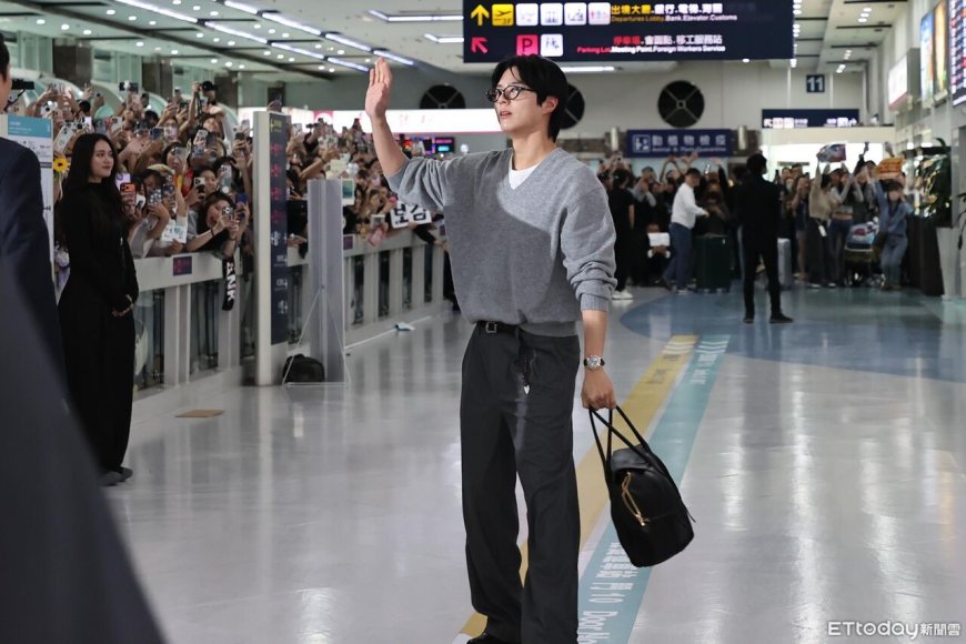 朴寶劍拎微笑包超親切　戴23萬歐米茄錶絕配優雅灰裝