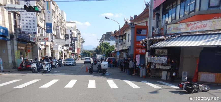 又是鬼切釀禍！一中商圈機車對撞騎士拋飛重摔　網友開噴左轉車