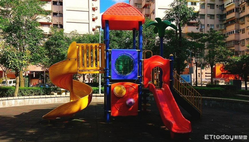 高雄驚見「超資深野砲族」阿公阿嬤溜滑梯活春宮　她判拘25天