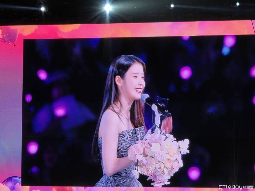 IU甜美公主造型降臨高雄　Ｖ字鑽鍊勾勒優美肩頸弧度