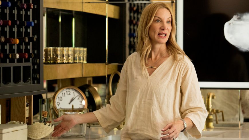 Liberal podcaster labels widow Erika Kirk a 'grifter' who should be 'kicked to the curb'