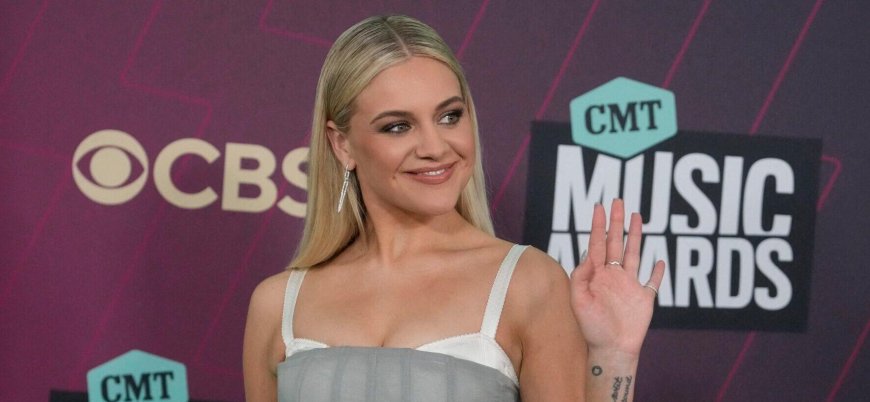 Chaos Erupts At Kelsea Ballerini’s Concert After One Fan Crosses The Line