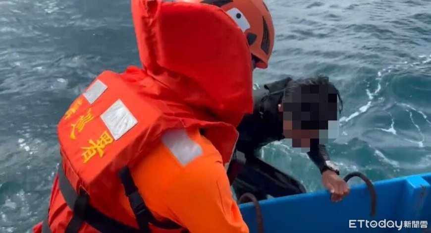 衝浪客被捲外海沒力了！受困海上揮手求救　海巡聯手漁民救人