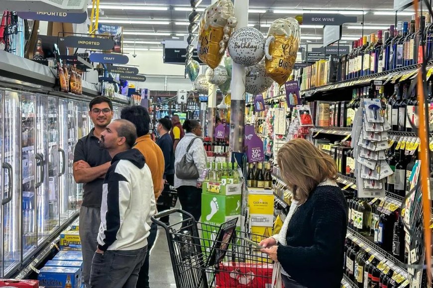 民调：生活费危机限制美国人消费