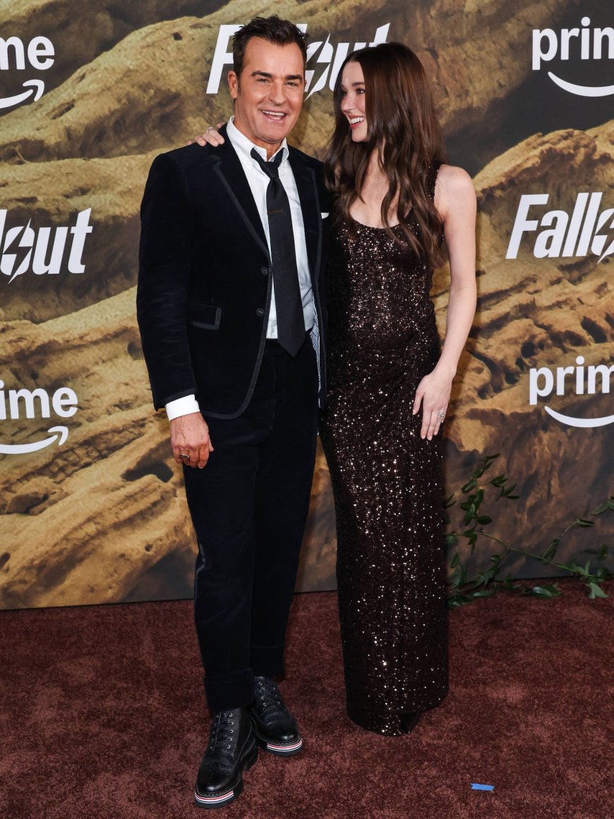 Justin Theroux Cozies Up to Pregnant Wife Nicole Brydon Bloom on Red Carpet