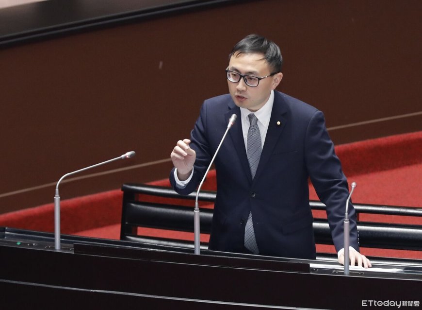 獨／藍委父佔國有地蓋停車場賺大錢　被抓包急刨柏油拆鐵皮仍遭起訴