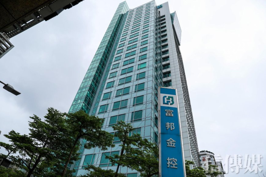 13家金控前11月賺逾5300億　300億俱樂部戰況激烈「僅差十幾億」