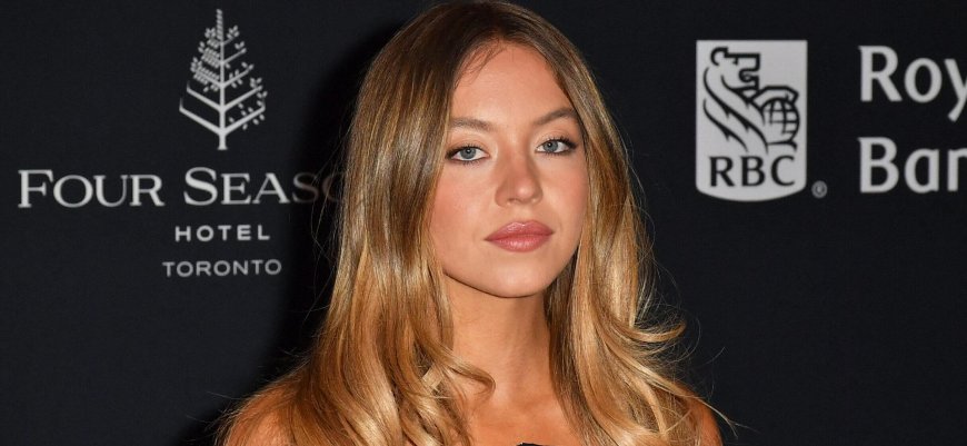 Sydney Sweeney's SI Cover Goes Viral For The Wrong Reason As Fans Slam 'Push-Up Bra' Under Boxing Tank