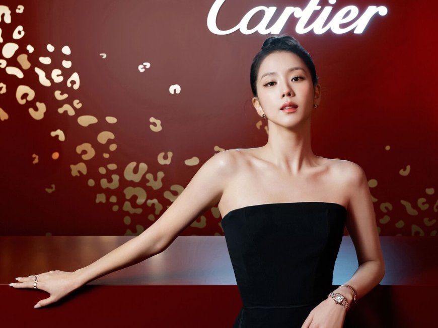 Jisoo派對造型秀優雅魅力　疊搭卡地亞美洲豹鑽錶與手環更時髦