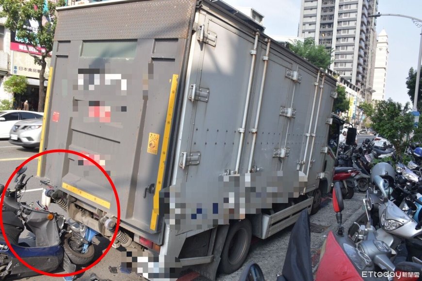 快訊／高雄警抓車手殉職！騎車撞違停貨車身亡　同仁哀痛不捨