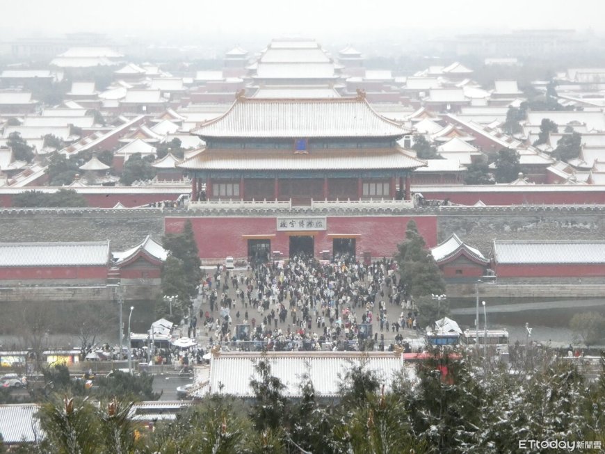 北京市區迎入冬初雪！　故宮秒成「銀白世界」超吸睛