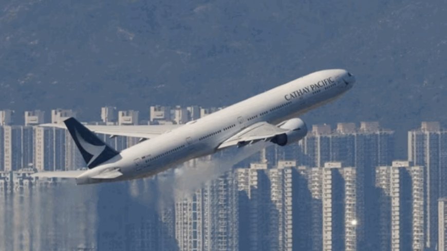 国泰航空跨洋航班上一位乘客欲开舱门 被机组制服