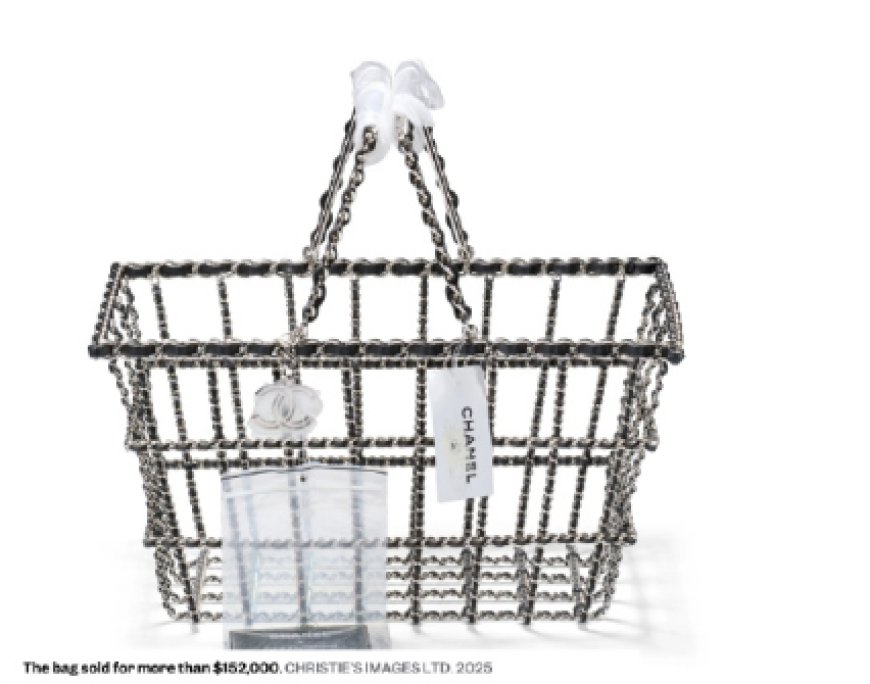 香奈儿“异形包”拍出百万成交价 网友：这不就是超市购物篮？