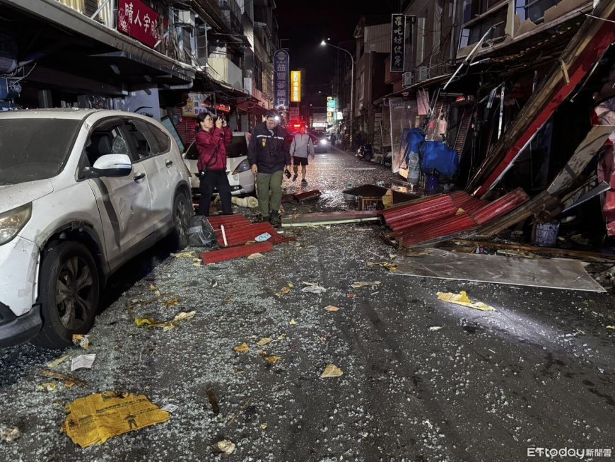 瞬間畫面曝！台南民宅氣爆「如砲彈爆炸」　騎士慘遭衝擊波炸倒