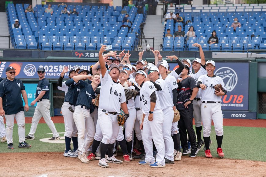 新北U18／與外隊「開群聊」裁判也加入　許峰穎努力講英文Welcome