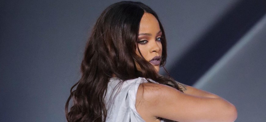 Rihanna Reacts To Being Told To Sit Down At Mariah Carey's Vegas Show
