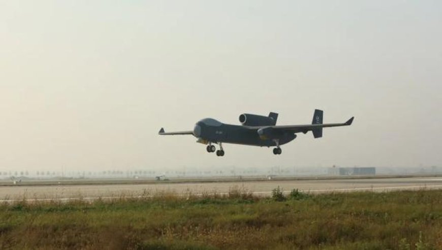 比歼10还大？九天无人机首飞成功，一机300架巡飞弹成关岛清道夫