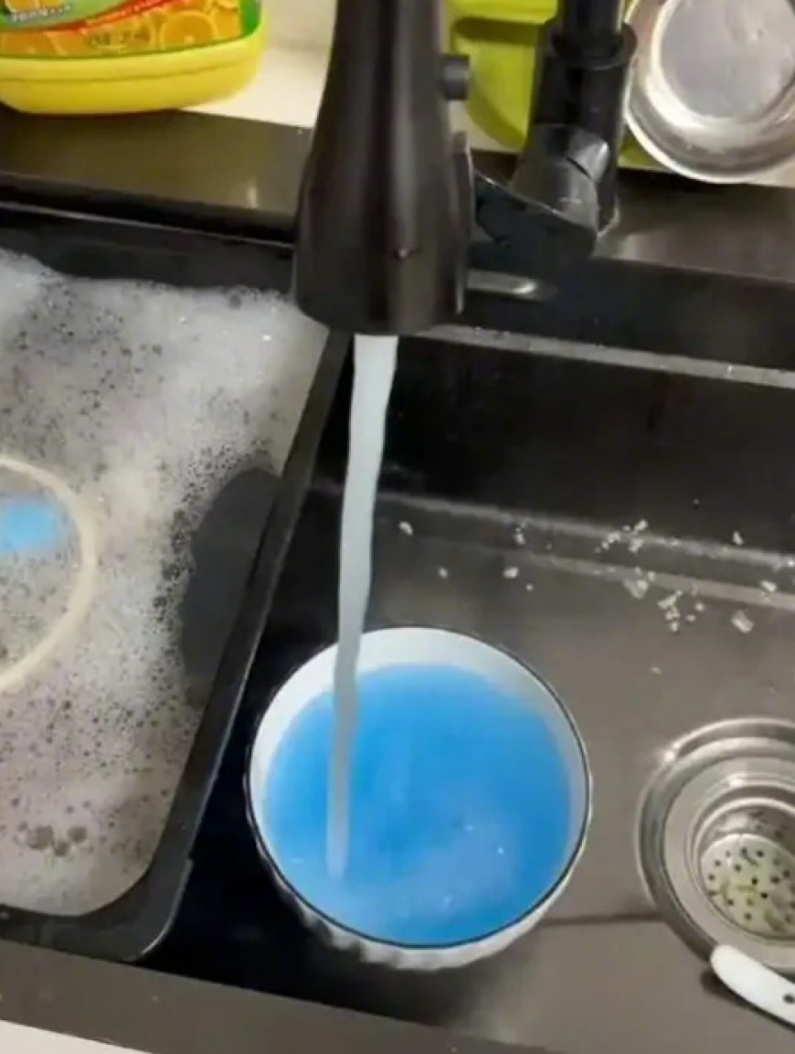 贵州一小区出现蓝色自来水 官方通报：情况属实 正应急处理