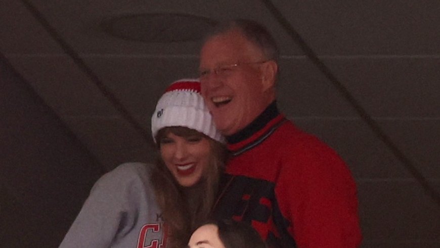 Taylor Swift Donates $1M to American Heart Association After Dad’s Surgery