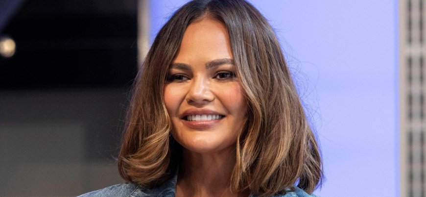 Chrissy Teigen Gets Her Smile Back For Christmas After Candy Cane Tooth Mishap