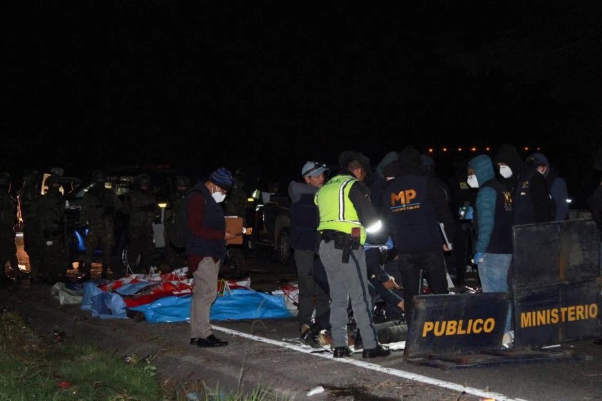 危地马拉巴士坠入山沟 15死19伤