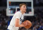 Mavericks’ Flagg sprains ankle, ruled out after halftime against Nuggets