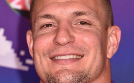 Rob Gronkowski Hilariously Recovers From Near Wipeout While Dancing To Tate McRae On New Year's Eve