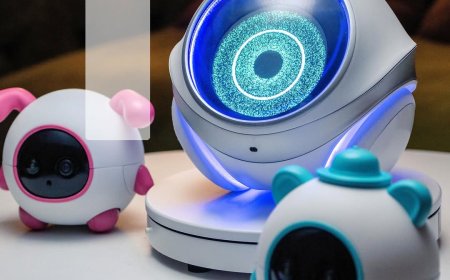 养宠机器人 Vex 亮相 CES 2026：能跟随宠物互动，还能自己剪 Vlog