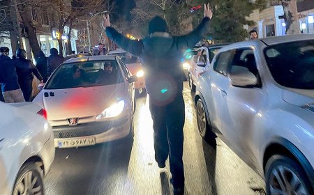 Iran on the brink as protesters move to take two cities, appeal to Trump