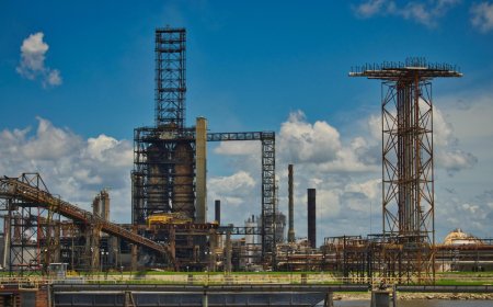 掛俄羅斯國旗、俄艦護衛也沒用　委內瑞拉油輪仍被美軍扣押