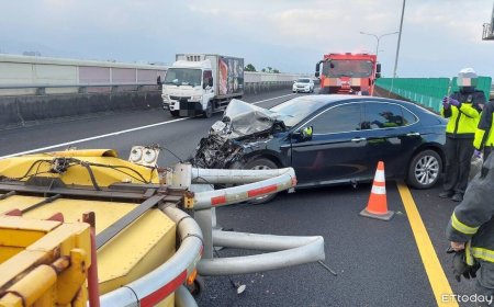 國5緩撞車挨撞！轎車駕駛開啟自駕輔助沒注意　車頭爛毀