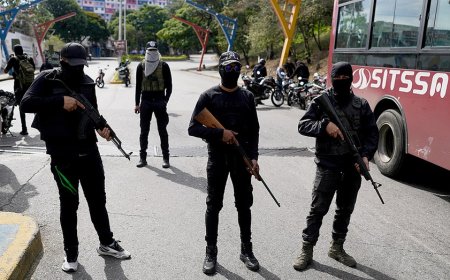 US warns Americans to leave Venezuela immediately as armed militias set up roadblocks