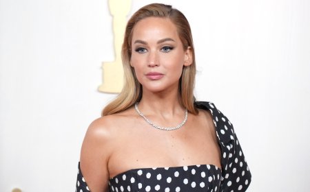 Jennifer Lawrence's Comfy Micro Boots Put a Cool Mom Spin on the Classic