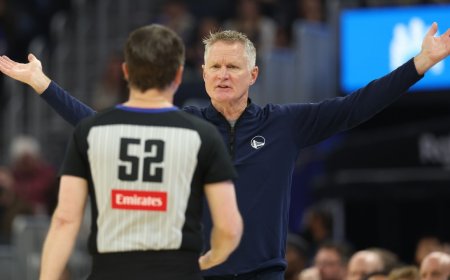 Warriors head coach Steve Kerr ejected after heated exchange over no-call