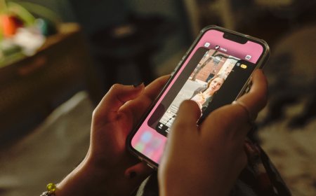 Children are at risk of forming romantic bonds with AI chatbots, experts warn