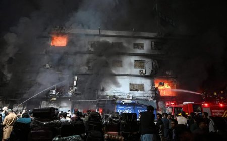 巴基斯坦购物中心发生火灾 至少6死20多人伤