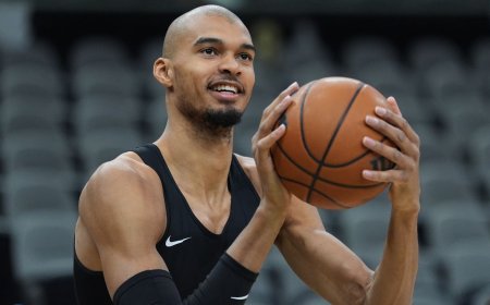 Wembanyama returns after limping off court early vs. Bucks