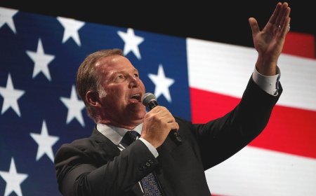 Bears' national anthem singer sends NFL fans into frenzy with performance before playoff game