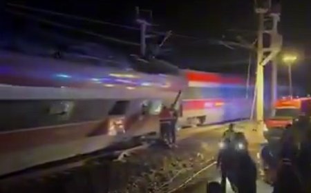 西班牙两列高铁突发出轨 已致21死超百人受伤